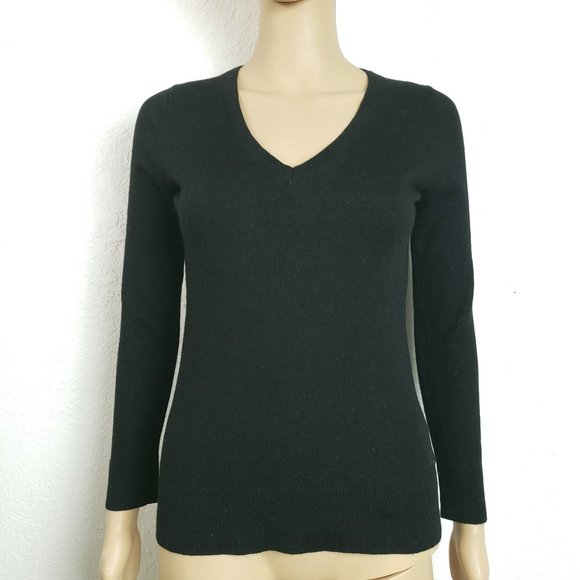 Banana Republic Sweaters - Banana Republic Classic V-Neck Merino Wool Sweater